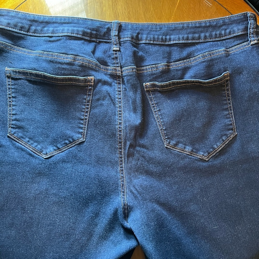 Evri mid rise bootcut woman’s jeans in sizer 22. - Picture 3 of 5